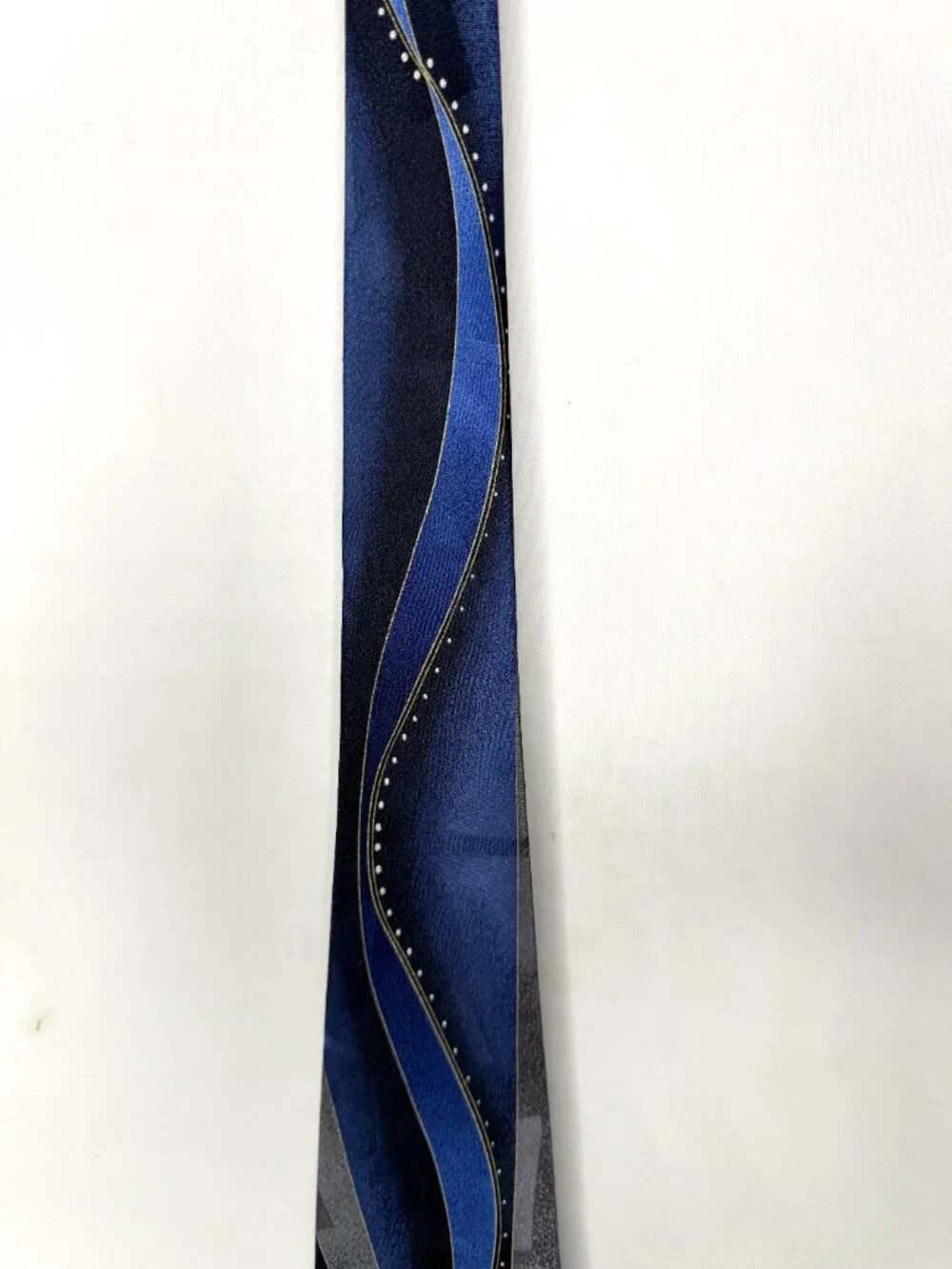 Pierre Cardin Men’s Neck Tie 4” Blue Gray Silver 100% Silk Wavy Necktie